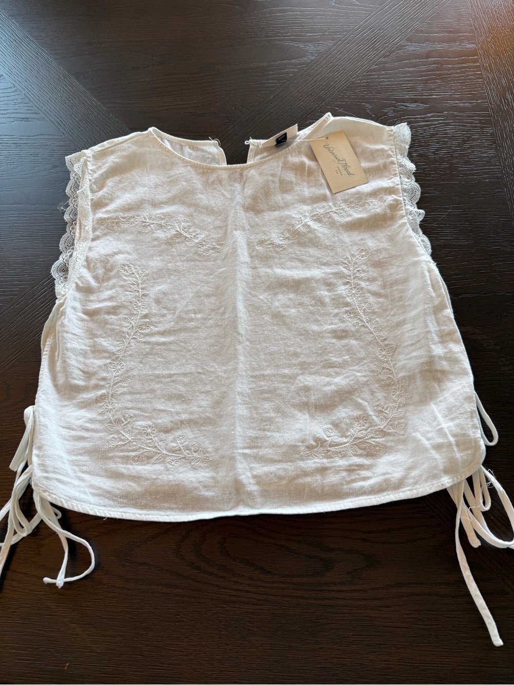 Lightweight White Embroidered Women’s Top by Universal Thread